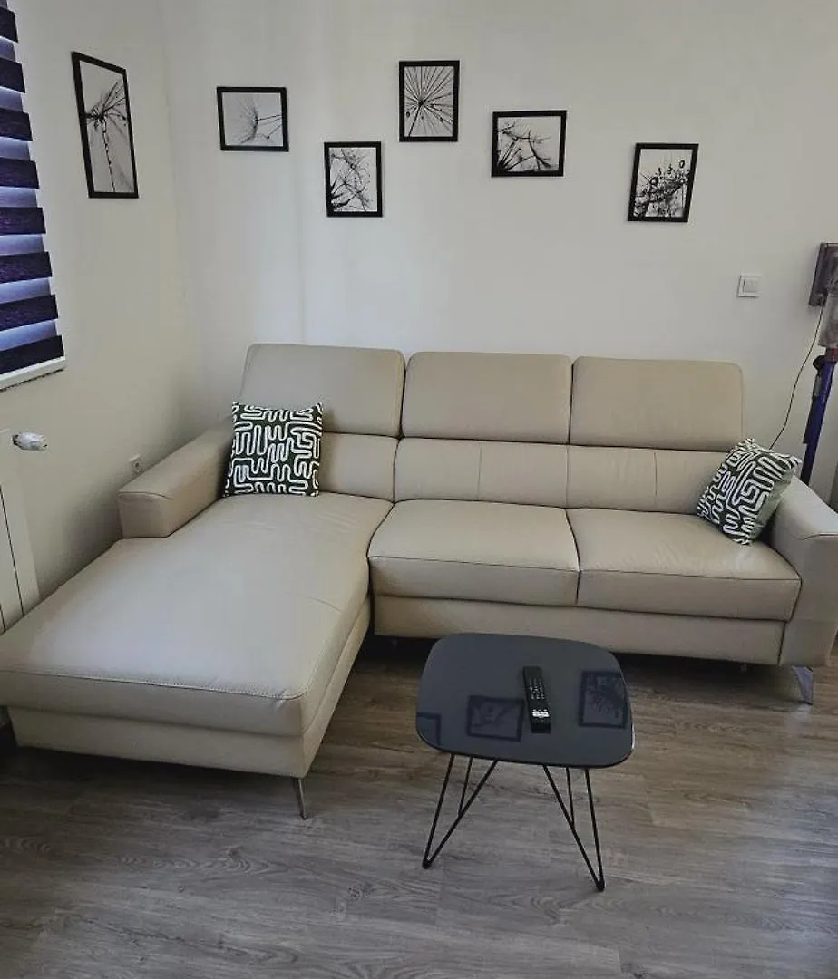 Mars E-4 Apartment Pula 0*,  Croatia